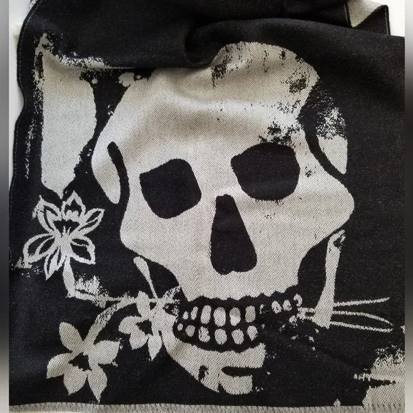 Alexander McQueen Wool Skull Large Scarf Black Grey - Picture 5 of 11